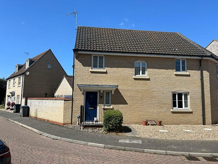 3 Bedroom Semi-Detached House To Rent In Peasey Gardens, Kesgrave, Ipswich, Suffolk, IP5