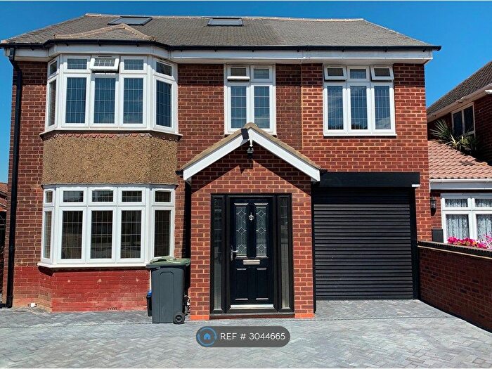 5 Bedroom Detached House To Rent In Selbourne Road, Luton, LU4