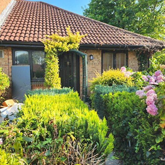 2 Bedroom Bungalow To Rent In Vicarage Way, Coln Brook, SL3