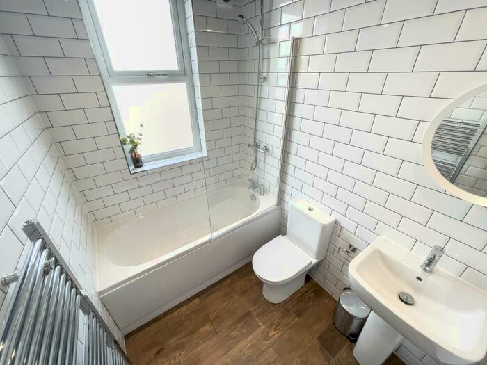 6 Bedroom Terraced House To Rent In Esher Road, L6