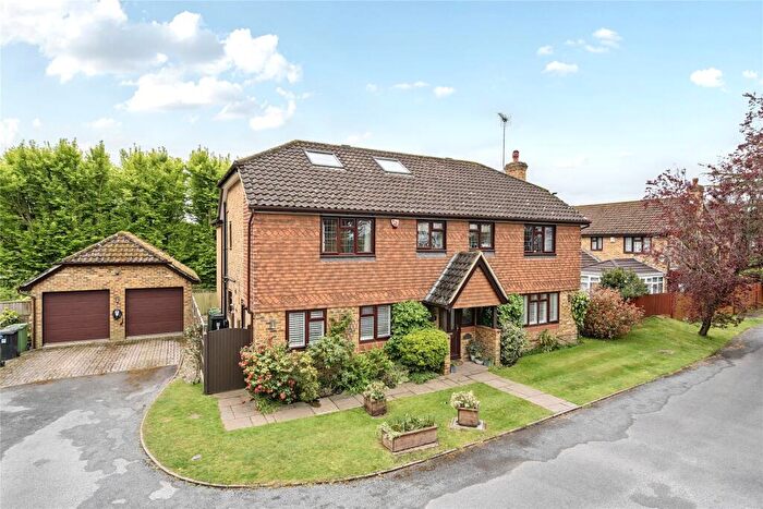 6 Bedroom Detached House For Sale In Woodstock Close, Horsell, Surrey, GU21