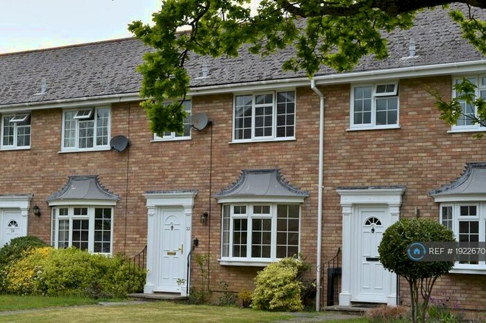 3 Bedroom Terraced House To Rent In Grafton Gardens, Lymington, SO41