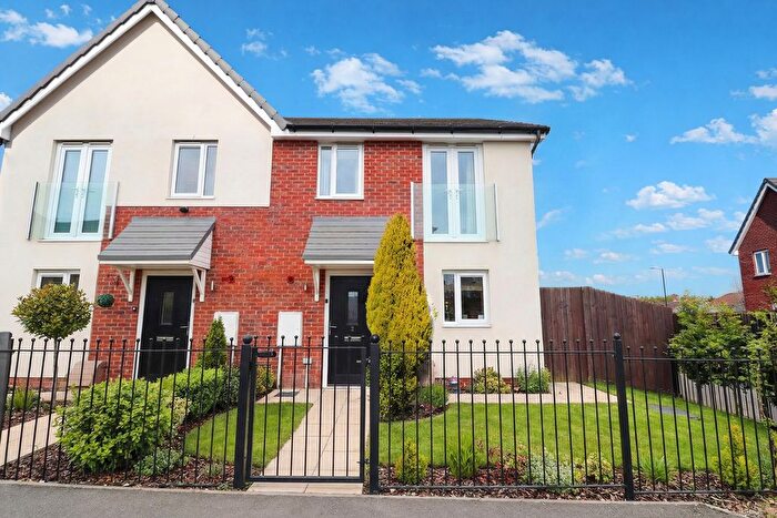 3 Bedroom Semi Detached House For Sale In Thompson Avenue, Doncaster, DN12