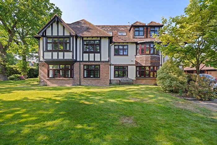 2 Bedroom Flat For Sale In The Avenue, Summersdale, Chichester, PO19