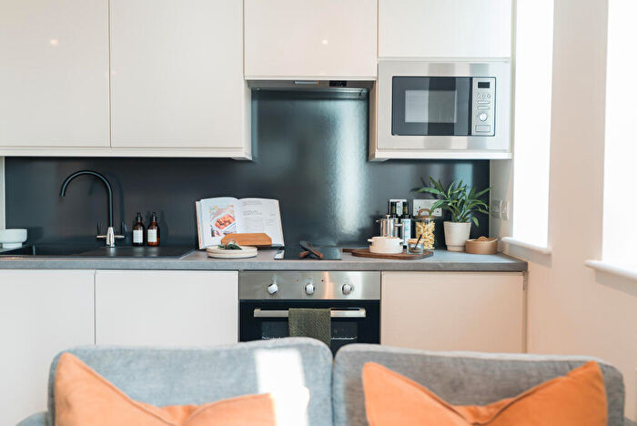 Apartment To Rent In Apt, Live Oasis Merrion Street Gardens #, LS2