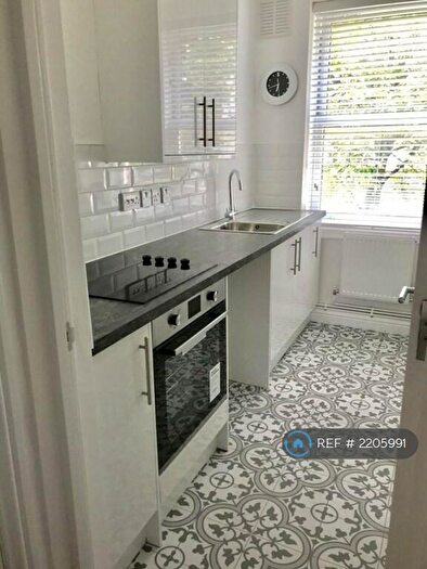 1 Bedroom Flat To Rent In Dickinson House, London, E2