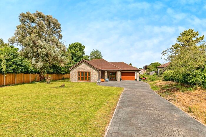 3 Bedroom Detached Bungalow For Sale In Passage Road, Bristol, BS10
