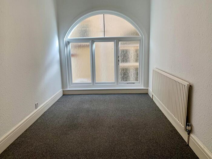 2 Bedroom Apartment To Rent In Kingsway, BN3