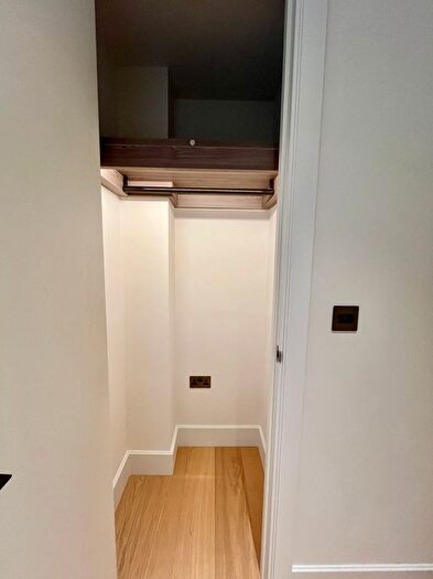 1 Bedroom Flat To Rent In Cascade Way, London, W12