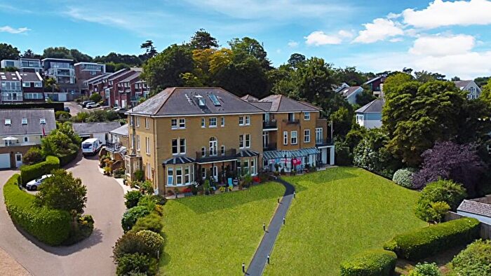 2 Bedroom Apartment For Sale In Queens Road, Melcombe House, PO31