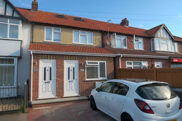 2 Bedroom Flat To Rent In Bond Street, Englefield Green, Egham, TW20