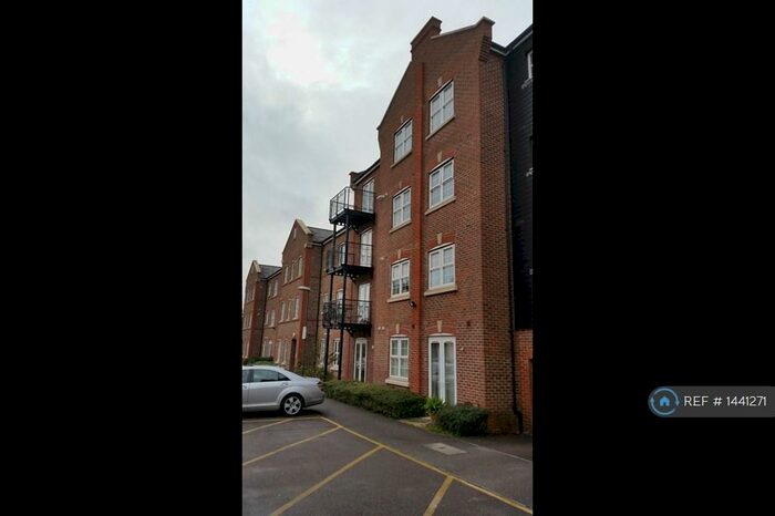 2 Bedroom Flat To Rent In Summers House, Aylesbury, HP21