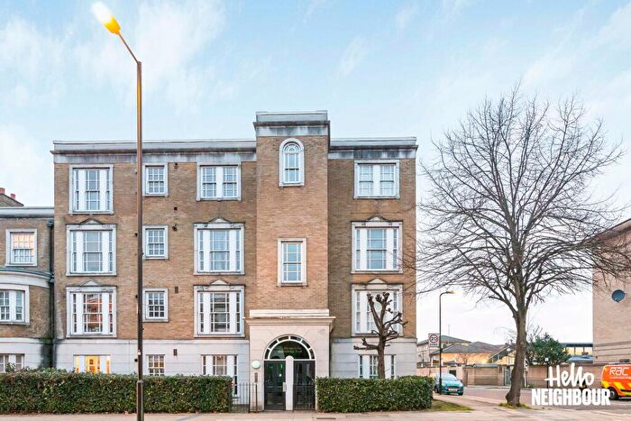 2 Bedroom Apartment To Rent In Queensbridge Road, London, E8