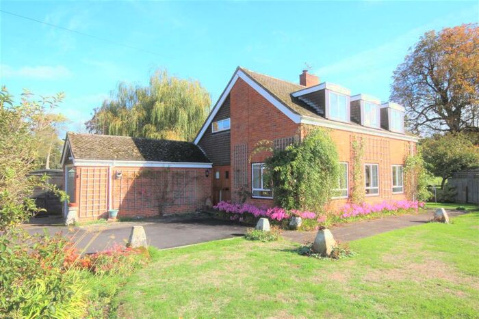 3 Bedroom Chalet For Sale In Lower Road, Britford, Salisbury, SP5