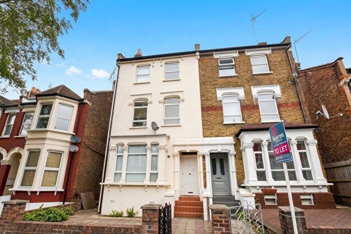 Studio To Rent In Dollis Road, London, N3