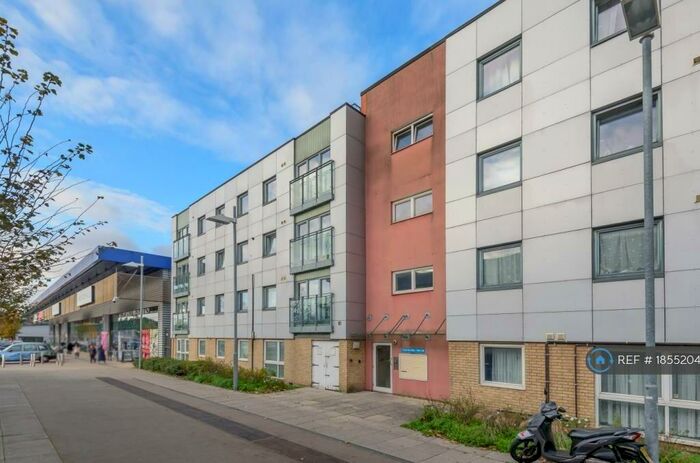 2 Bedroom Flat To Rent In Cray View Close, Orpington, BR5