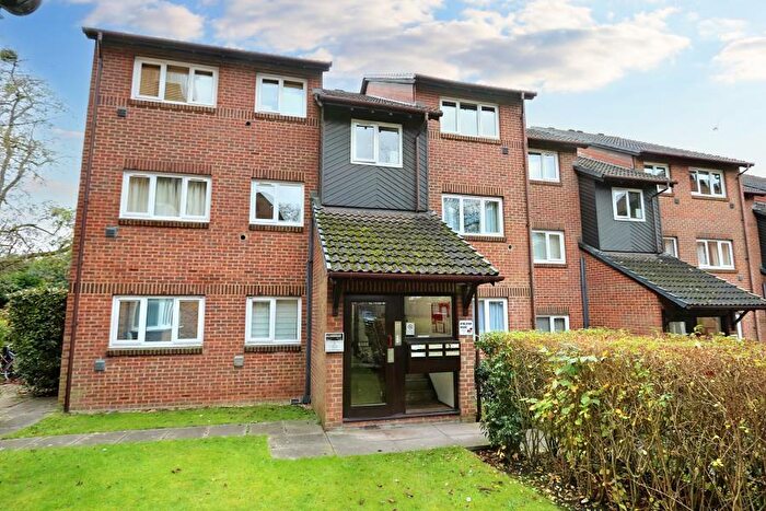 1 Bedroom Flat To Rent In Saxon Close, Surbiton, KT6