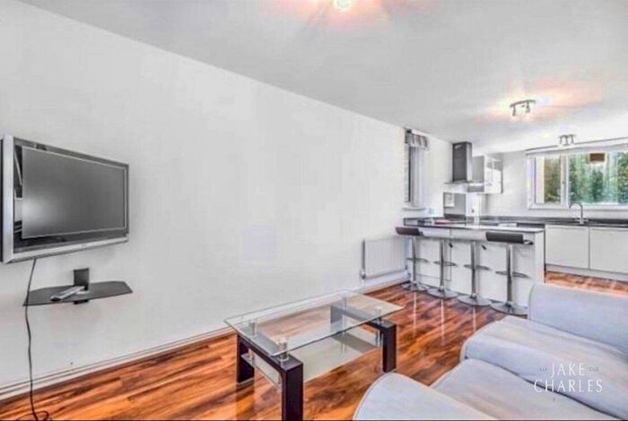 1 Bedroom Flat To Rent In Ashley Crescent, London, SW11