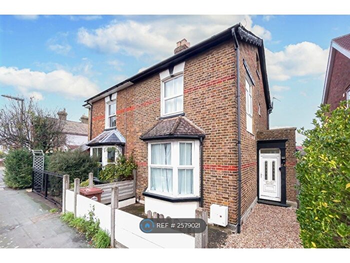 4 Bedroom Semi-Detached House To Rent In Richmond Road, Staines-Upon-Thames, TW18