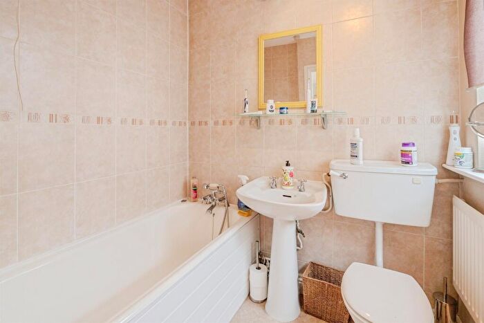 3 Bedroom Terraced House For Sale In Corporation Road, Leicester, LE4