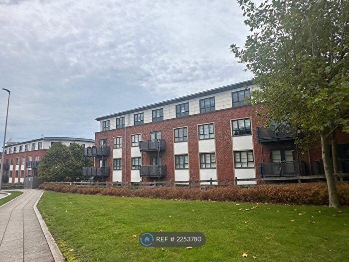 2 Bedroom Flat To Rent In Wallis Square, Farnborough, GU14