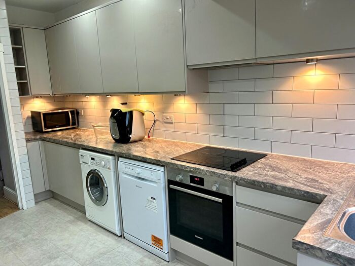 5 Bedroom End Terrace House To Rent In Glenwood Gardens, Gants Hill, Ilford, IG2