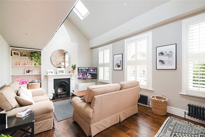 2 Bedroom Flat For Sale In St. Ann's Crescent, London, SW18