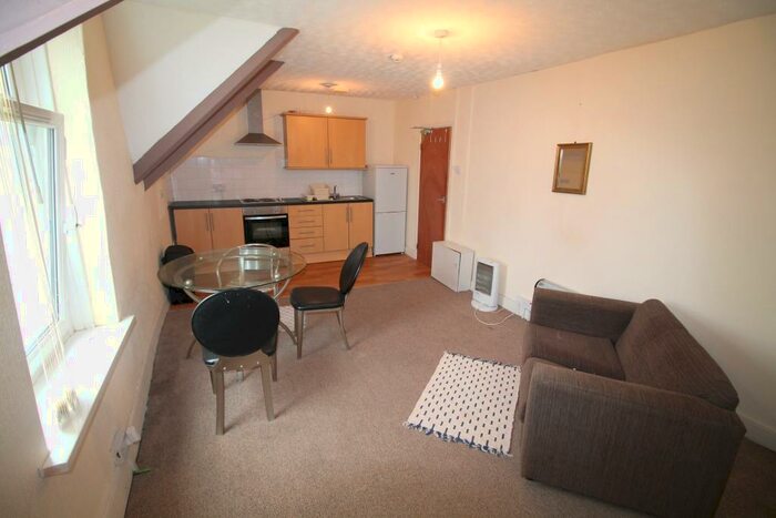1 Bedroom Flat To Rent In Piercefield Place, CF24