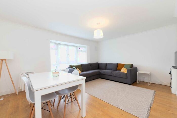 3 Bedroom Flat To Rent In Albert Close, London, N22