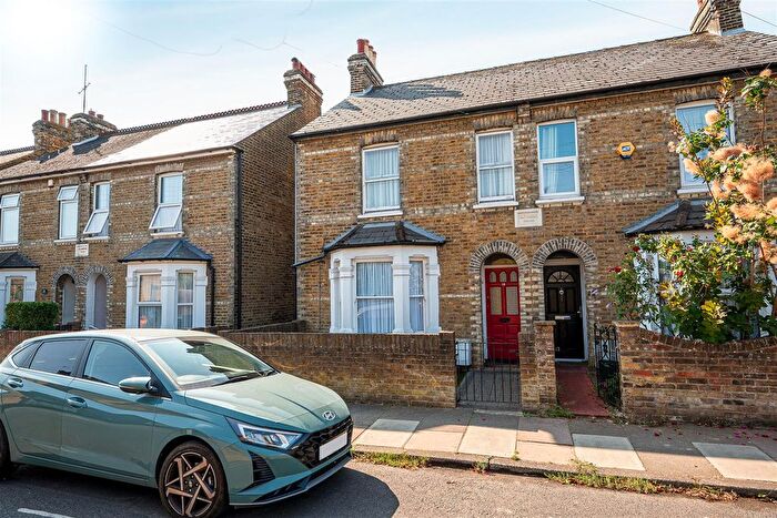3 Bedroom Semi-detached House For Sale In Providence Road, Yiewsley, West Drayton, UB7