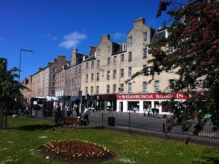 1 Bedroom Flat To Rent In St Patrick Square, South Side, Edinburgh, EH8