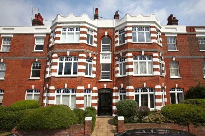 2 Bedroom Flat To Rent In Castelnau Gardens, London, SW13
