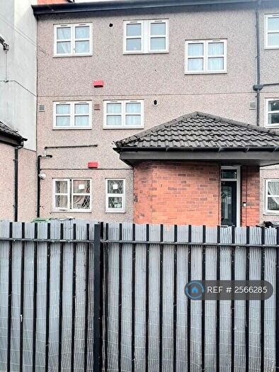 3 Bedroom Maisonette To Rent In Haslewood Court, Leeds, LS9