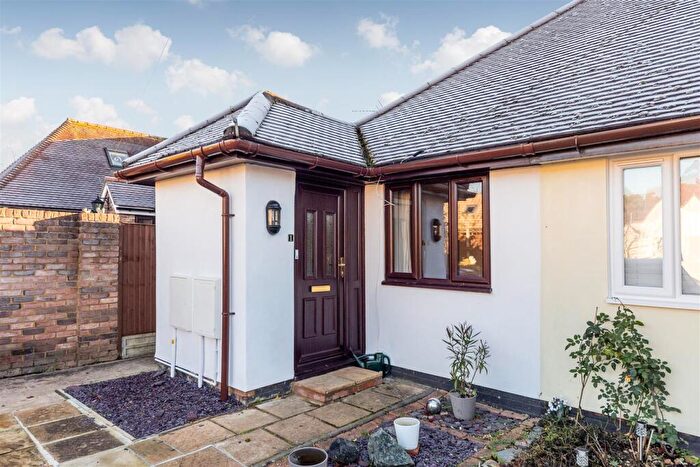 1 Bedroom Semi-Detached Bungalow For Sale In Common View, Letchworth Garden City, SG6