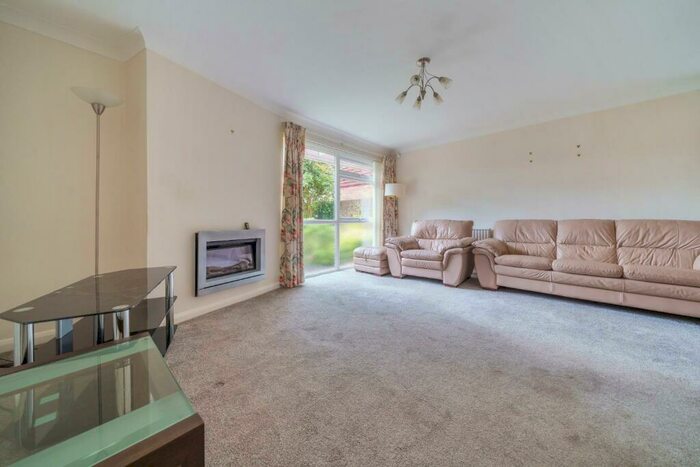 3 Bedroom Detached House For Sale In Wolf Lane, Windsor, SL4