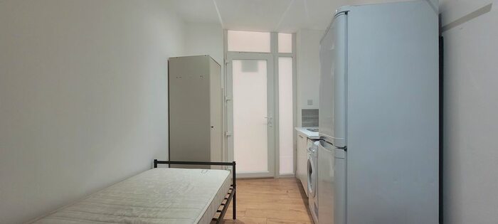 Studio To Rent In The Broadway, Southgate, London, N14