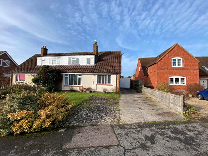 3 Bedroom Semi-Detached House For Sale In Allnut Close, Watlington, OX49