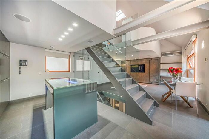 2 Bedroom Property To Rent In Park Square Mews, Marylebone, NW1