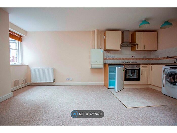 2 Bedroom Flat To Rent In Cheapside, Langport, TA10