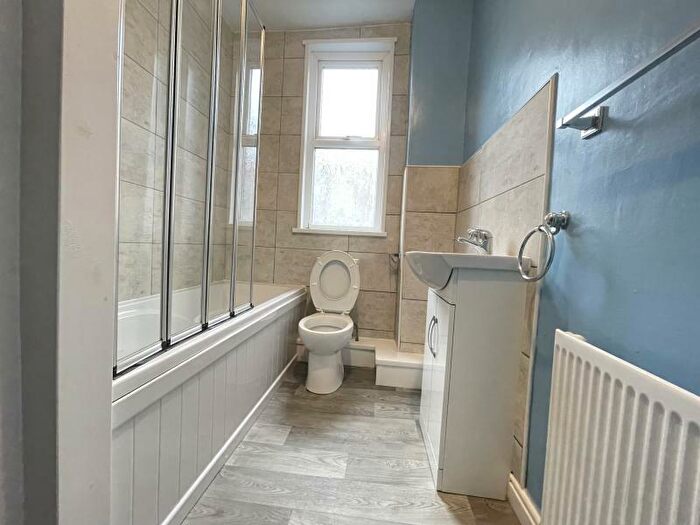 4 Bedroom Terraced House To Rent In Aston View, Leeds, LS13