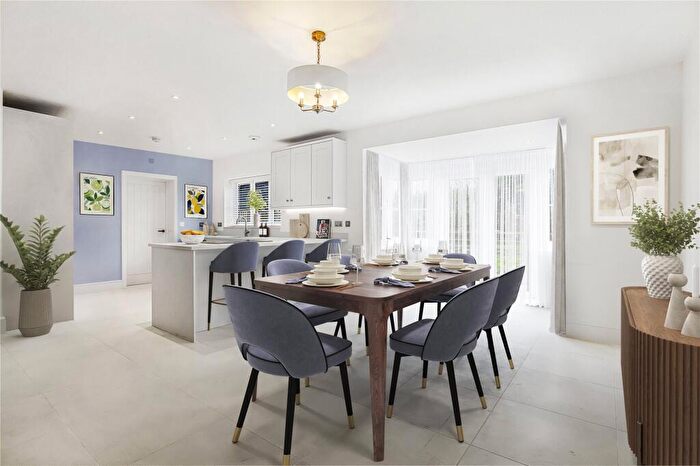 4 Bedroom Detached House For Sale In New Road, Dinton, Aylesbury, Buckinghamshire, HP17