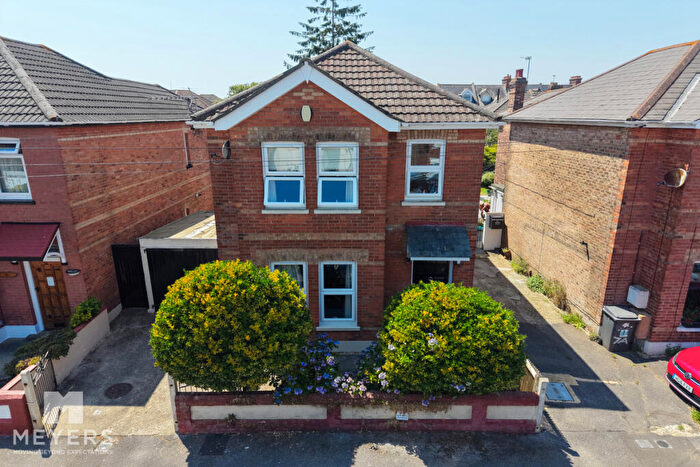 4 Bedroom Detached House For Sale In Jefferson Avenue, Bournemouth, BH1