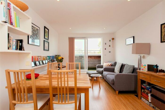 1 Bedroom Flat To Rent In Northpoint House, Essex Road, N1