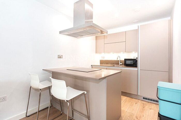 1 Bedroom Flat To Rent In Stratosphere Tower, Stratford, London, E15