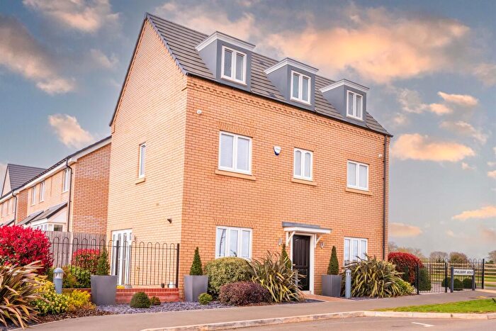 4 Bedroom Detached House For Sale In Irthlingborough Road North, Wellingborough, NN8