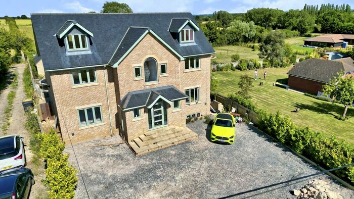 6 Bedroom Detached House For Sale In Chequers Hill, Wilden, Bedford, MK44