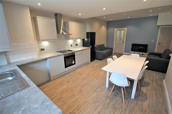 5 Bedroom Terraced House To Rent In Cross Chapel Street, Headingley, Leeds, LS6