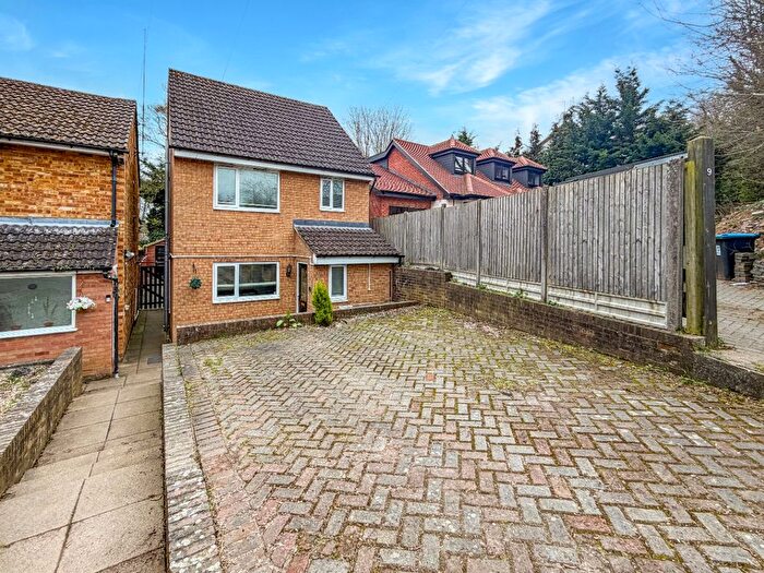 3 Bedroom Detached House For Sale In Park Field, Markyate, AL3