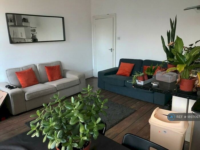 3 Bedroom Flat To Rent In Cecile Park, London, N8