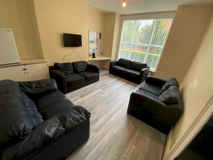 10 Bedroom Semi-Detached House To Rent In Heaton Road, Withington, M20